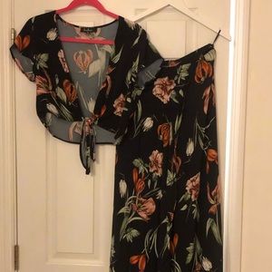 Lulus two piece floral set/ NWOT- NEVER WORN